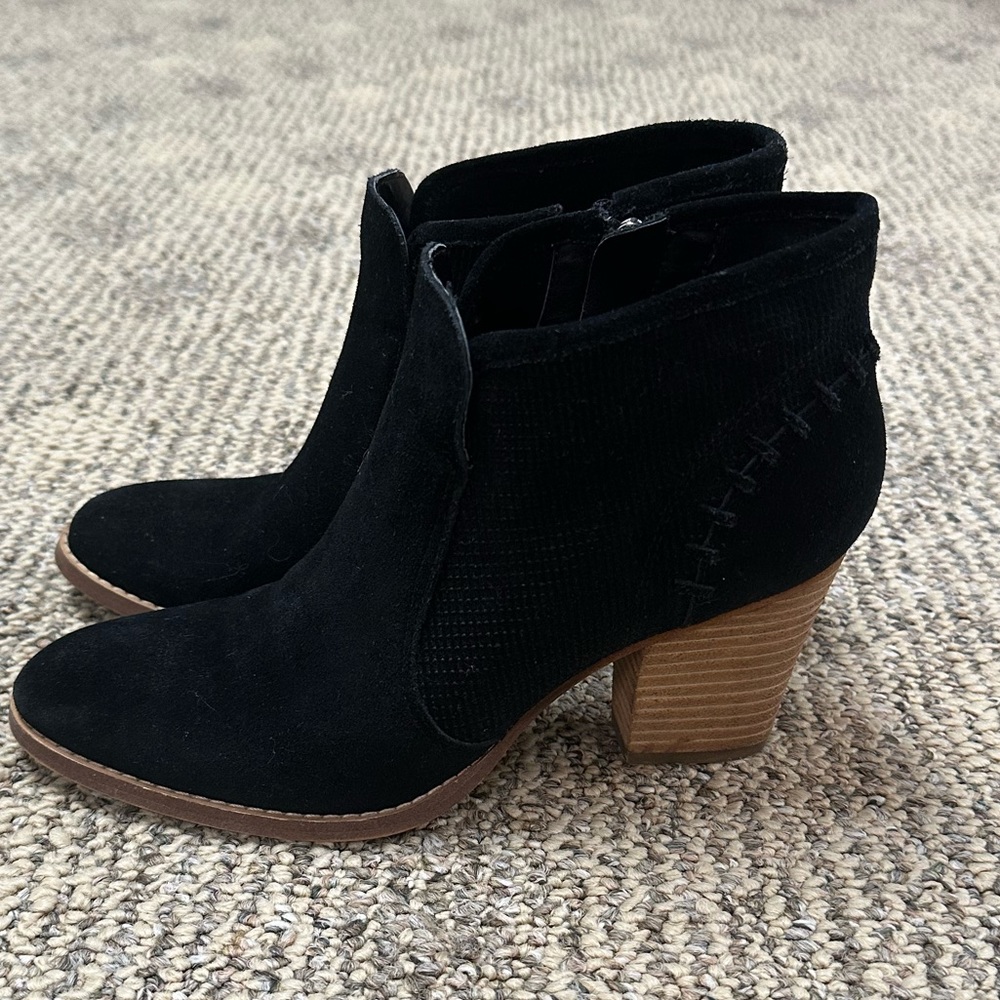 Womens Marc Fisher ankle boot. Black size 7.